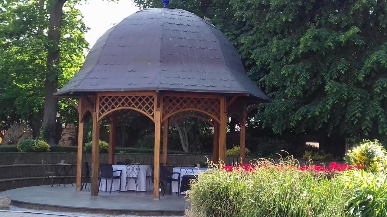 Le Manoir De La Mantille Caudry Exteriör bild