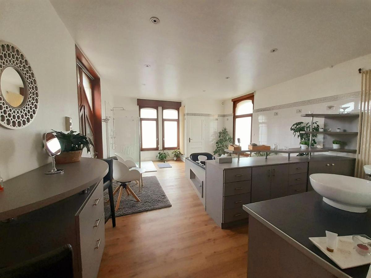 Le Manoir De La Mantille Caudry Exteriör bild