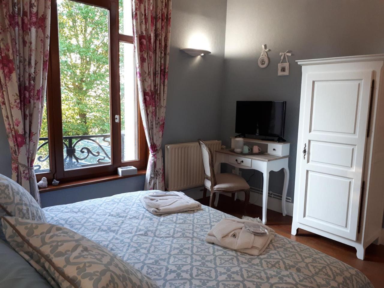 Le Manoir De La Mantille Caudry Exteriör bild